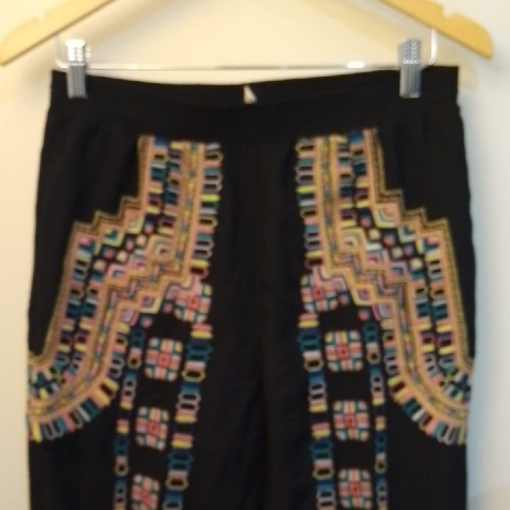 ! A5 BCBGMaxazria Runway M Black Pants with Colorful Embroidery